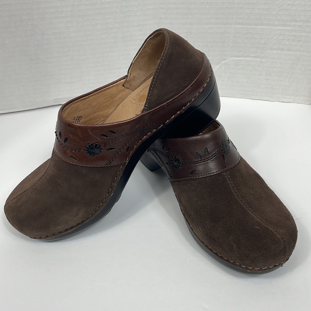 Women’s size 37 Dansko beautiful leather/suede shoes. Unique detail worn once